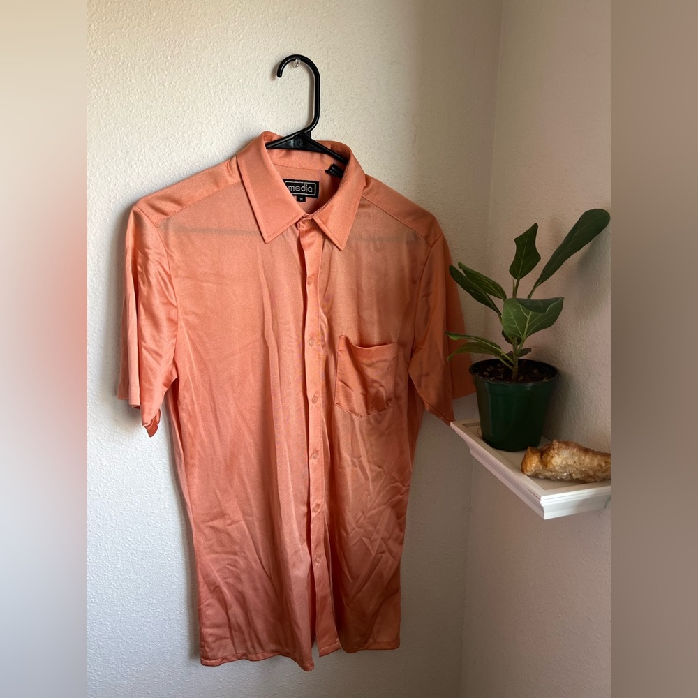 Media vintage 1970s men’s M button up short sleeve shirt nylon peach 1960s